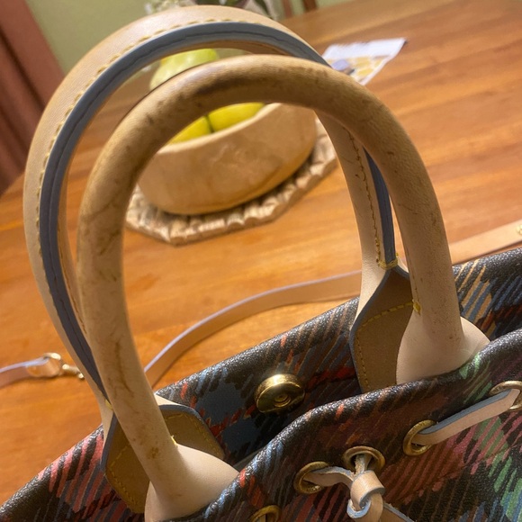 Dooney and Bourke handbag with strap - Picture 4 of 11